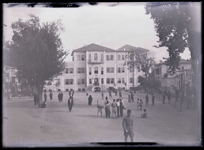 Place du konak à Adana (Turquie).