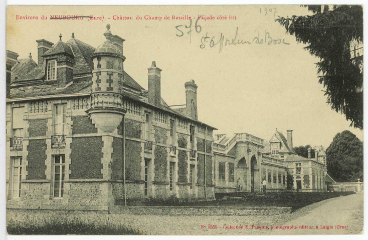 Sainte-Opportune-du-Bosc. Château du Champ de Bataille - Façade côté Est.