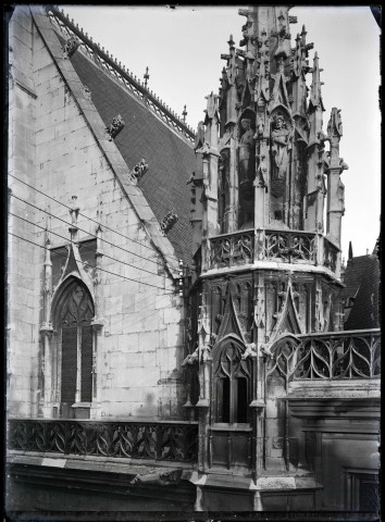Détail de la façade du palais de justice de Rouen (Seine-Maritime).