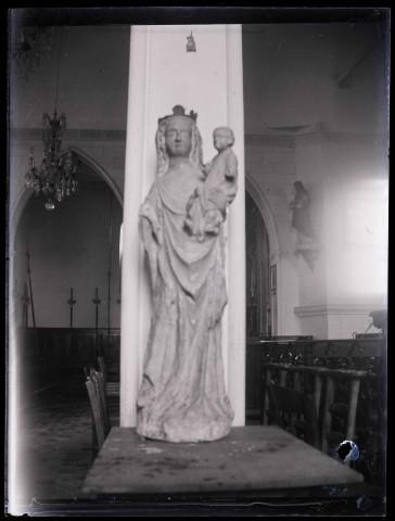 Église de Mesnil-Verclives (Eure), statue de Vierge à l'enfant.