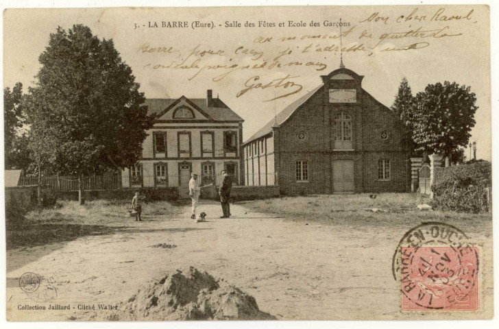 Barre-en-Ouche (La). Salle des Fêtes et écoles des garçons.