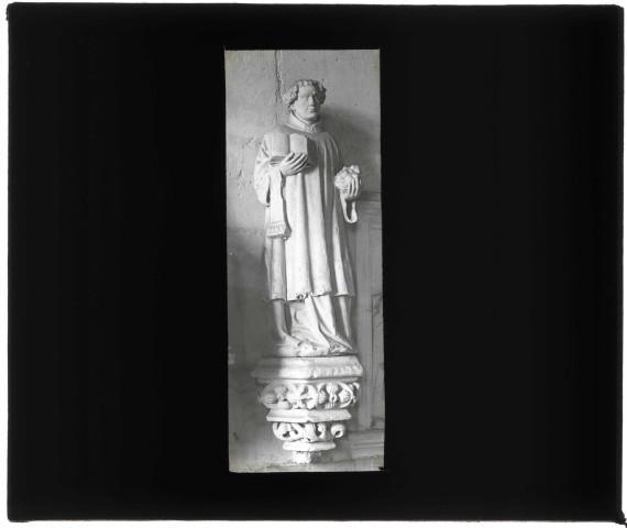 Statue de Saint-Etienne, dans l'église d'Hennezis (Eure)