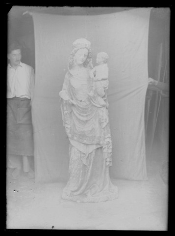 Statue de Vierge à l'enfant de l'église de Fouqueville (Eure).