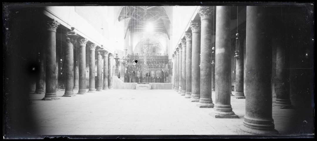 Intérieur de la basilique de la Nativité à Bethléem (Israël).