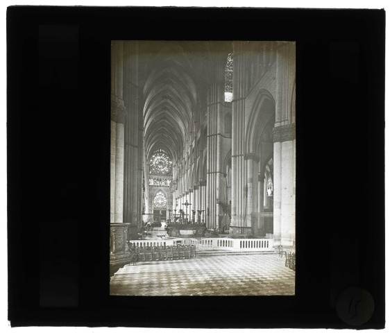 Cathédrale Notre-Dame de Reims (Marne), nef vue vers l'ouest et chœur.