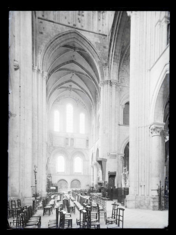 Intérieur de la cathédrale de Lisieux (Calvados).