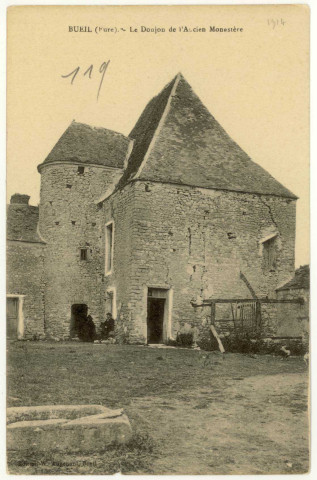 Bueil. Le Donjon et l'Ancien Monastère.