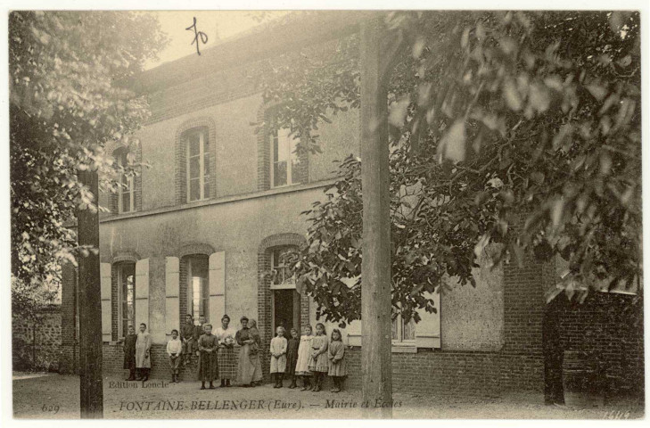 Fontaine-Bellenger. Mairie et Ecoles.