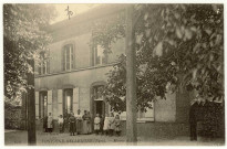 Fontaine-Bellenger. Mairie et Ecoles.