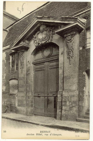 Bernay. Ancien Hôtel - Rue d'Alençon.
