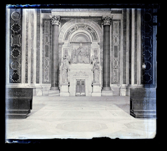 Tombeau de la basilique Saint-Pierre de Rome (Italie).