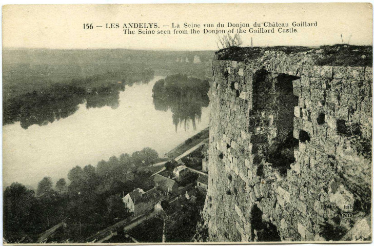 Andelys (Les). La Seine vue du Donjon du Château Gaillard.