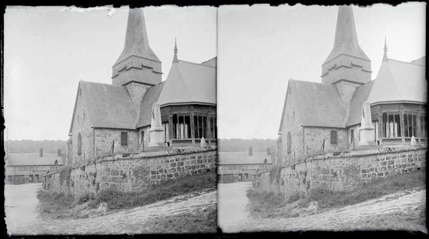 Porche en bois et clocher de l'église de Ry (Seine-Maritime).