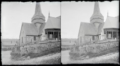 Porche en bois et clocher de l'église de Ry (Seine-Maritime).