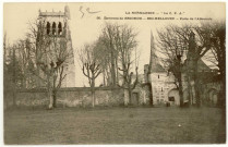 Bec-Hellouin (Le). Porte de l'Abbatiale.