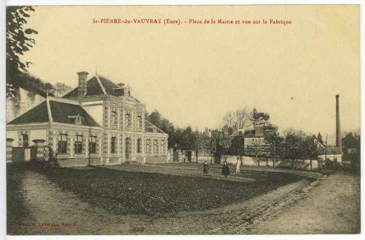 Saint-Pierre-du-Vauvray. Place de la Mairie et vue sur la Fabrique.
