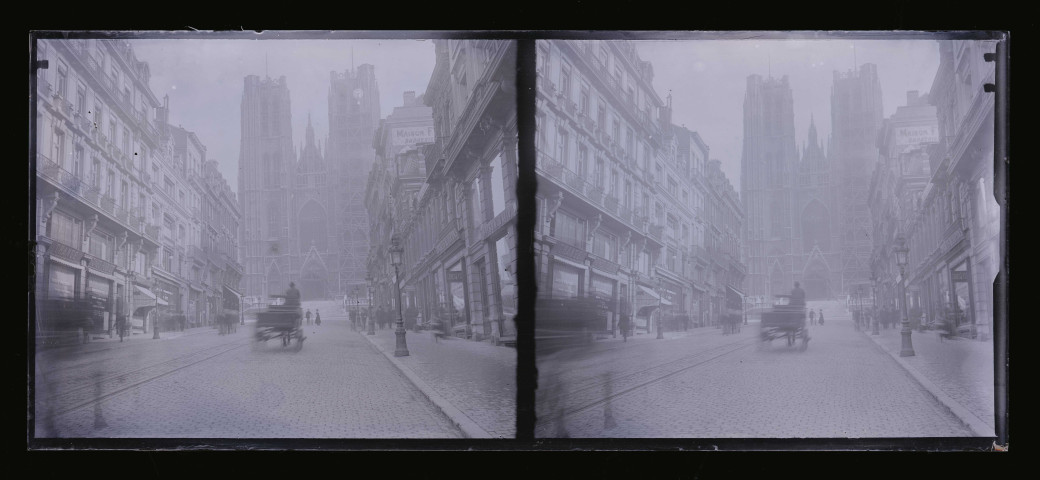 Avenue de Bruxelles (Belgique) et façade de la cathédrale Saint-Michel et Sainte-Gudule en travaux.