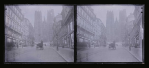 Avenue de Bruxelles (Belgique) et façade de la cathédrale Saint-Michel et Sainte-Gudule en travaux.