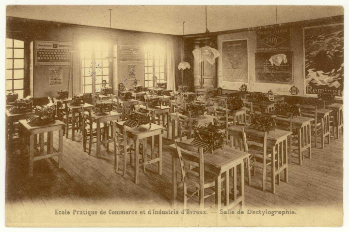 Evreux-Ville. Ecole Pratique de Commerce et d'Industrie d'Evreux-Salle de Dactylographie.