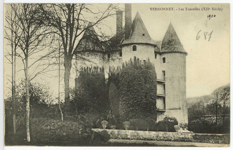 Vernon-Ville. Les Tourelles (XIIe siècle).