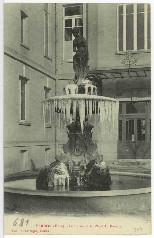 Vernon-Ville. Fontaine de la Place A. Barette.