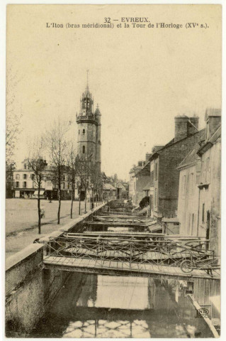 Evreux-Ville. L'Iton (bras méridional) et la Tour de l'Horloge (XVe siècle).