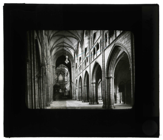 Cathédrale Saint-Paul-Aurélien de Saint-Pol-de-Léon (Finistère), intérieur, nef et chœur.