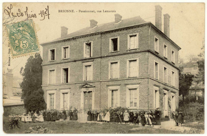 Brionne. Pensionnat, rue Lemarois.