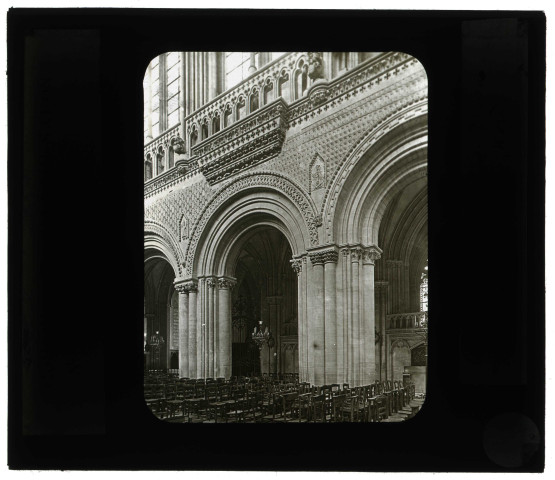 Cathédrale Notre-Dame-de-Bayeux (Calvados), nef, première travée côté nord.