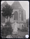 Église de La Couture-Boussey (Eure), chevet et cimetière.