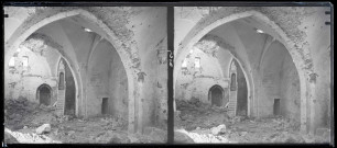 Intérieur en ruines d'une mosquée palestinienne.
