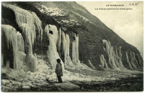 Seine-Maritime. En Normandie. - Les falaises pendant les fortes gelées.
