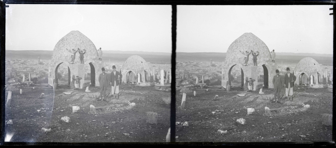 Vue des mausolées d'un cimetière turc d'Ourfa (Turquie)