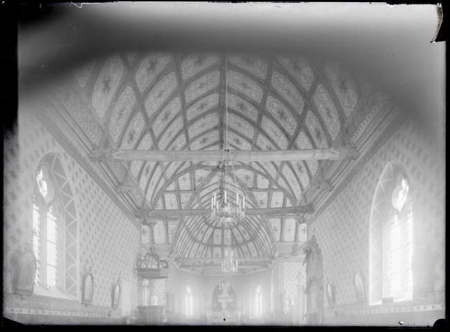 Intérieur de l'église d'Heudicourt (Eure).