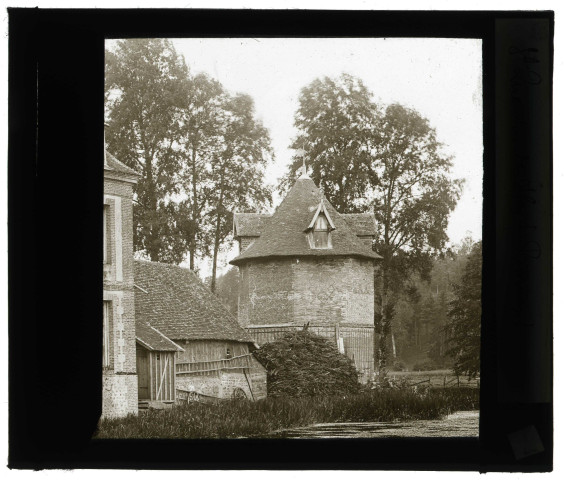Pigeonnier de Saint-Quentin-des-Isles (Eure).