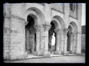 Porche occidental de l'église Saint-Benoit de Saint-Benoit-sur-Loire (Loiret).