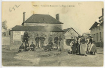 Vesly. Pendant les manoeuvres - La Soupe en plein air.