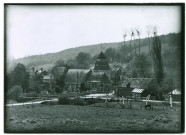 Vue générale sur le village et l'église de Rosay-sur-Lieure (Eure).