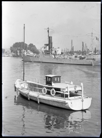 Barque de Croisset (Seine-Maritime) assurant le passage entre les îles.