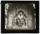 Cathédrale Notre-Dame de Reims (Marne), porte du transept nord, tympan "Vierge à l'enfant".