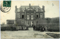 Emanville. Mairie et Écoles.