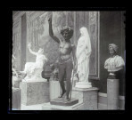 Collection de statues exposée au musée du Luxembourg de Paris (Seine).