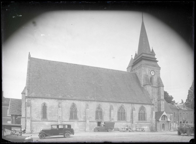 Vue d'ensemble de l'église du Gros-Theil (Eure).