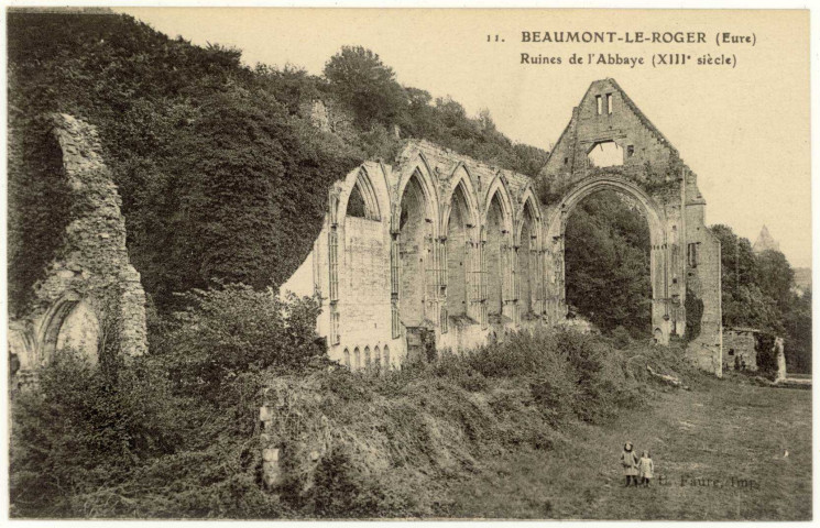 Beaumont-le-Roger. Ruines de l'Abbaye (XIIIe siècle).