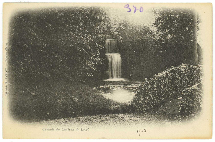 Livet-sur-Authou. Cascade du Château de Livet.