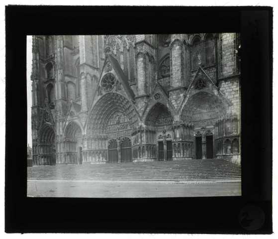 Cathédrale Saint-Étienne de Bourges (Cher), façade ouest, portails.
