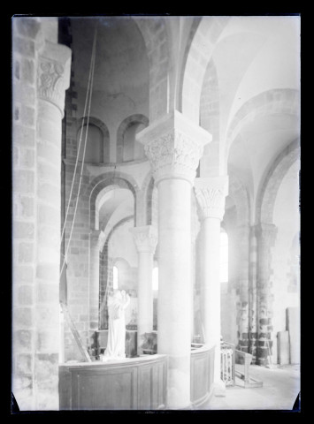 Intérieur d'une église.