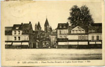 Andelys (Les). Place Nicolas Poussin et l'Eglise Notre Dame.