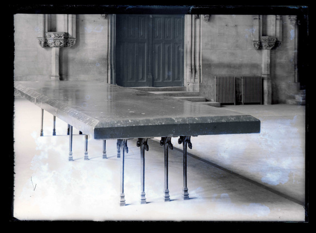 Table de marbre du Palais de justice de Rouen (Seine-Maritime).