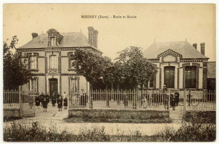 Boisney. Ecole et Mairie.
